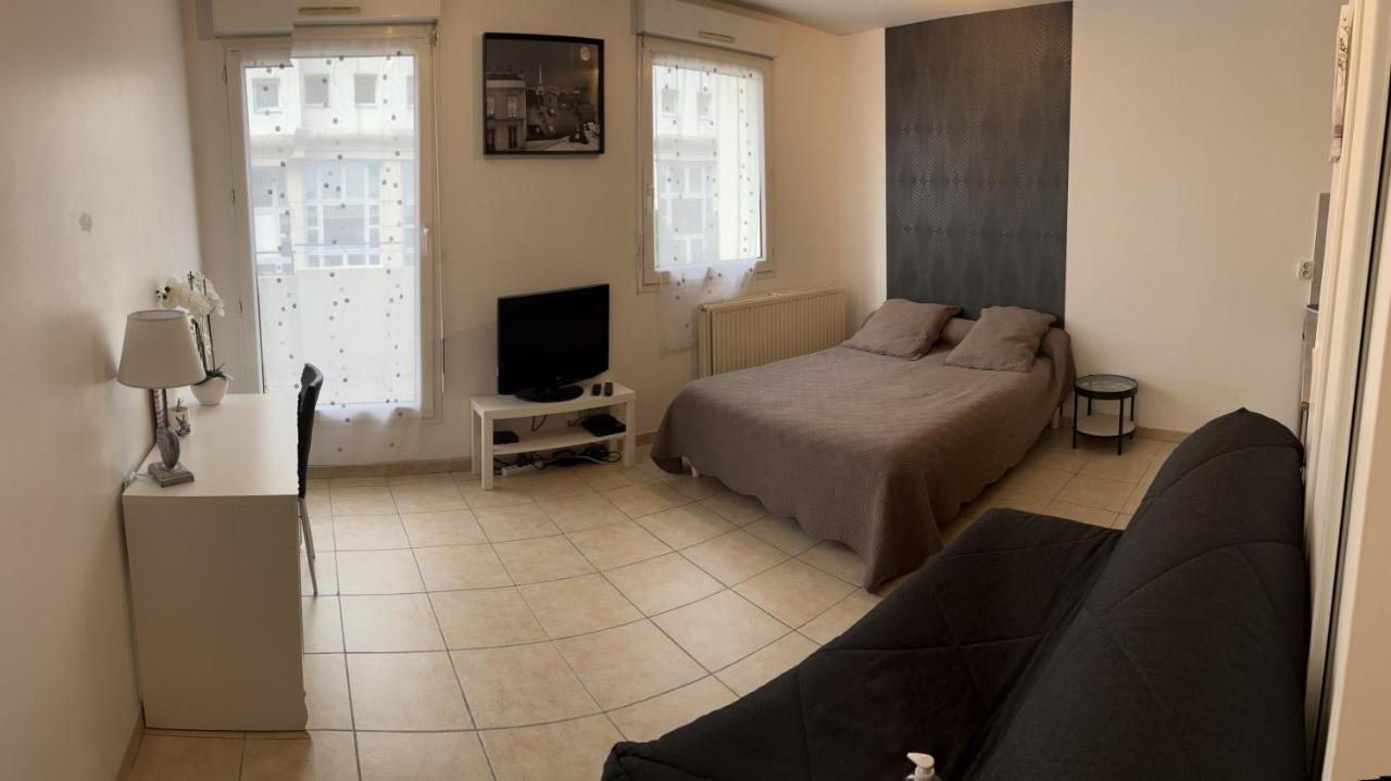Studio Meuble Bussy-Saint-Georges Exteriér fotografie